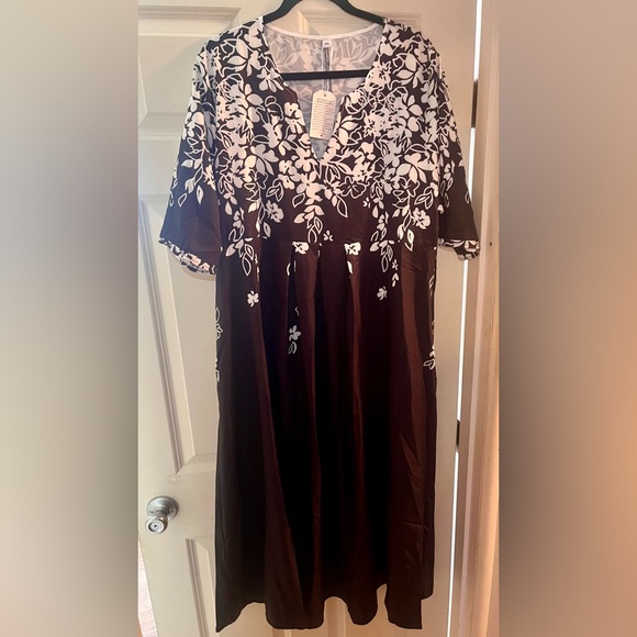 Bohemian Floral Midi Dress - Picture 3 of 4